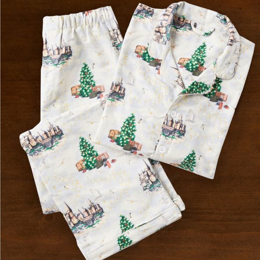Women’s Harry Potter Hogwarts Holiday Pajama Set